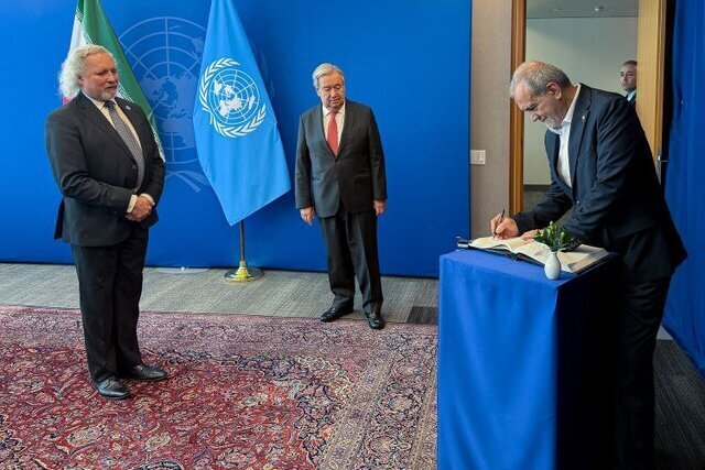 پزشکیان دفتر یادبود سازمان ملل را امضاء کرد + تصویر