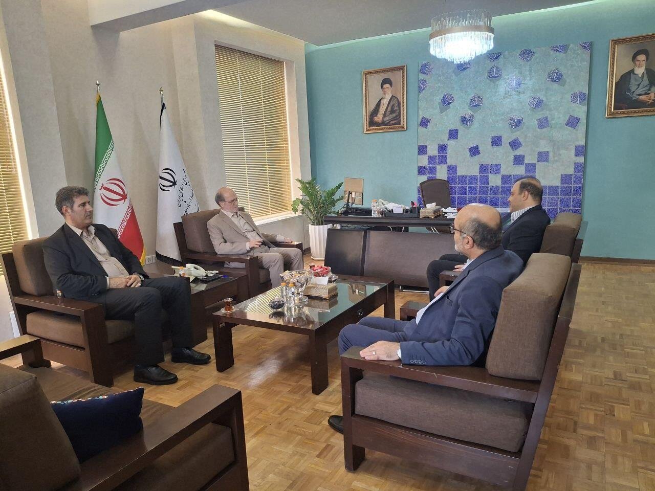 تاکید معاونت هنری بر حل مشکلات پیرامونی تئاتر شهر و تعامل با شهرداری