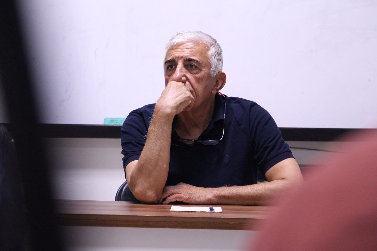 رضا کیانیان: با بازیگری بر خجالتی بودنم غلبه کردم / آدمها همه خاکستری هستند