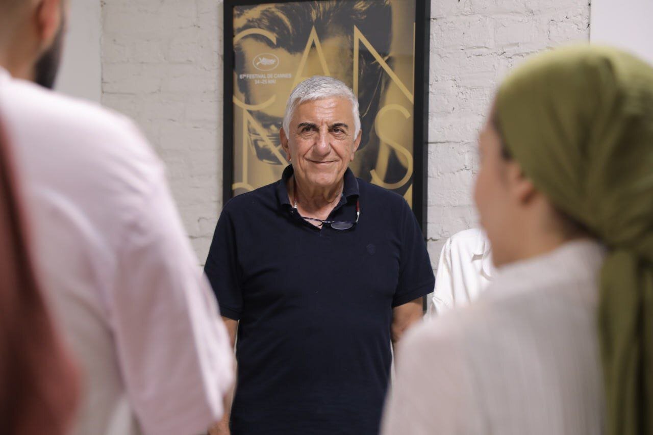 رضا کیانیان: با بازیگری بر خجالتی بودنم غلبه کردم / آدمها همه خاکستری هستند