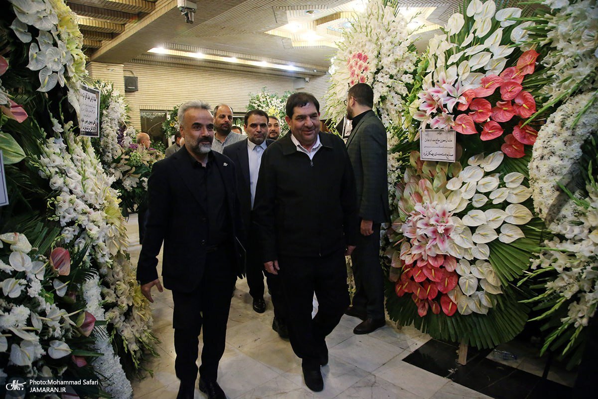 حضور کمال خرازی و مخبر و طائب و استقبال حدادعادل از سیدحسن خمینی +گزارش تصویری از مراسم ختم مادر شهید حدادعادل