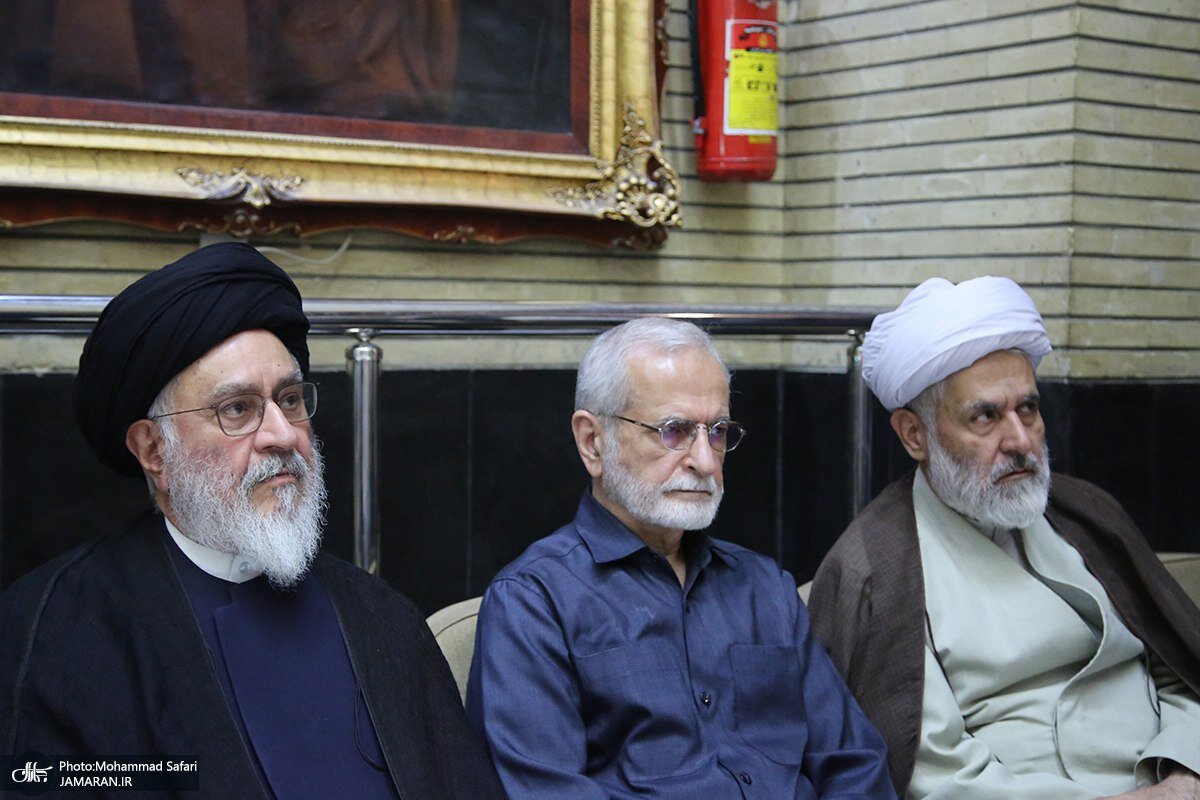 حضور کمال خرازی و مخبر و طائب و استقبال حدادعادل از سیدحسن خمینی +گزارش تصویری از مراسم ختم مادر شهید حدادعادل