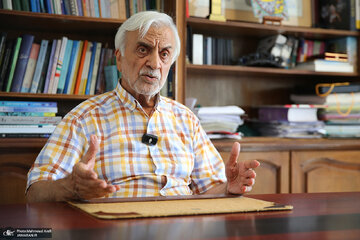 هاشمی طبا: دولت روحانی ضد شرق نبود / تسویه حساب با روحانی تمام نمیشود / نقوی حسینی: تخریبهای اخیر مسئولان نظام عجیب است / منتقد دولت روحانی بودم اما...