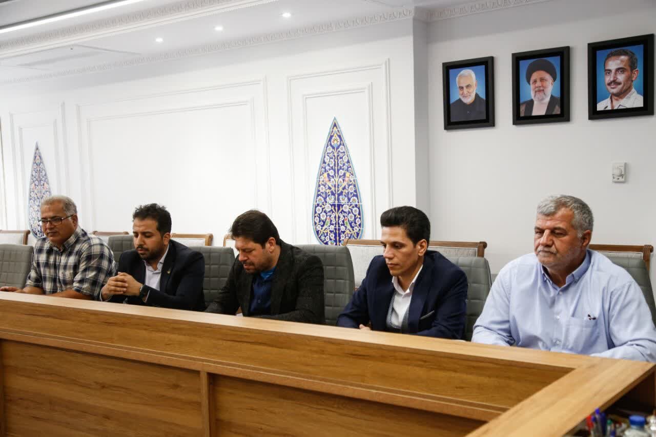 دیدار اعضای ستاد دکتر پزشکیان شهرستان میبد با استاندار یزد