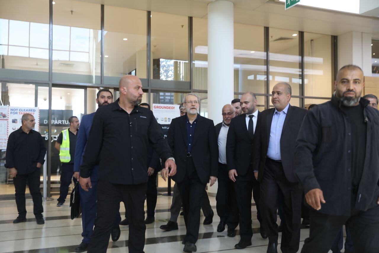 همراهان علی لاریجانی در سفر به بیروت چه کسانی هستند؟/ حضور یک چهره غیرمنتظره در هیات ایرانی