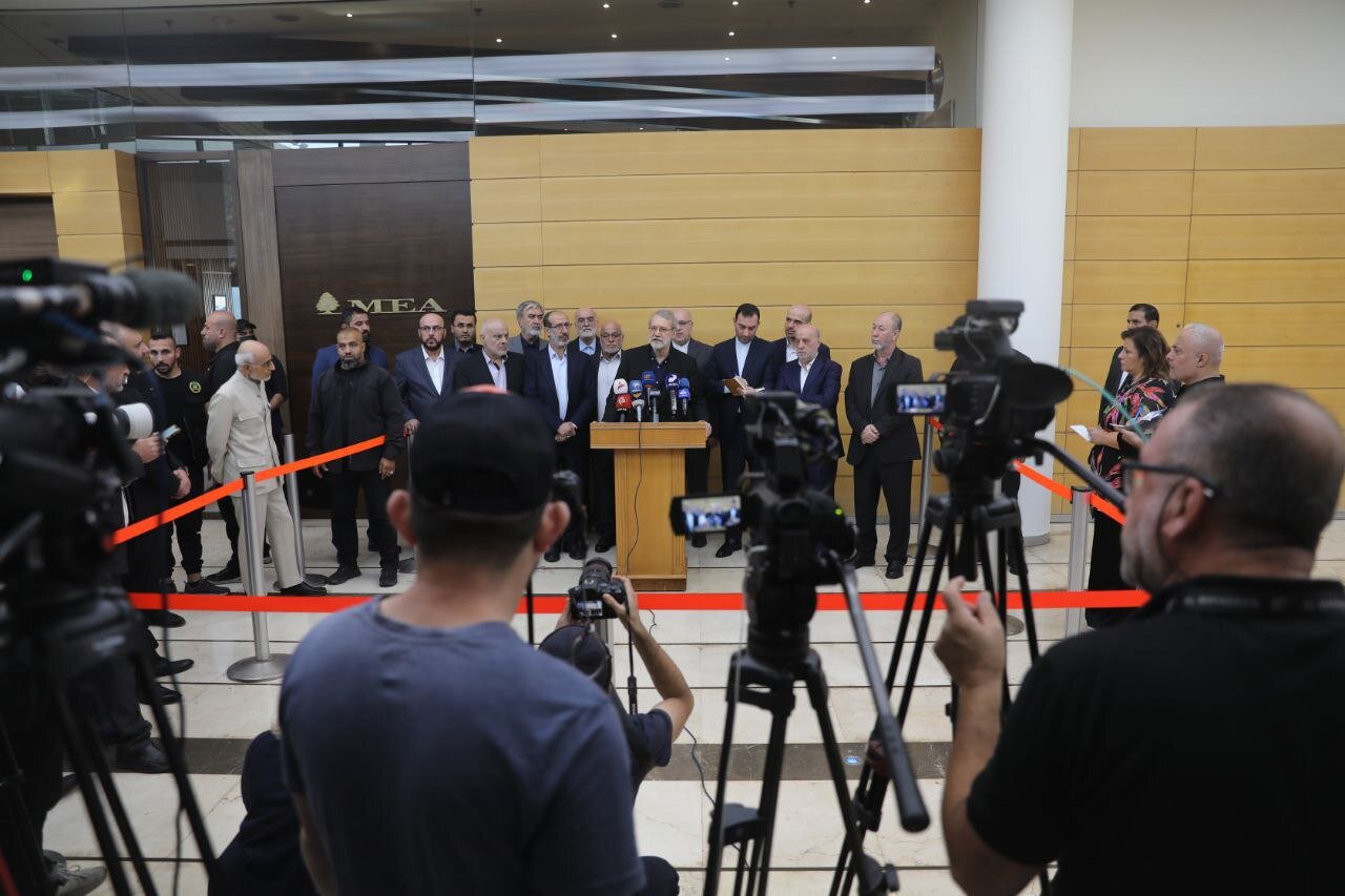 همراهان علی لاریجانی در سفر به بیروت چه کسانی هستند؟/ حضور یک چهره غیرمنتظره در هیات ایرانی