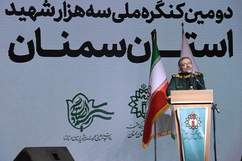 حضور سردار غلامرضا سلیمانی در شب روایت فتح با روایتگری نوجوانان و نمایشگاههای فرهنگی در فضایی معنوی و پرشور/ ایران پرچمدار صلح، آزادی و مقاومت است