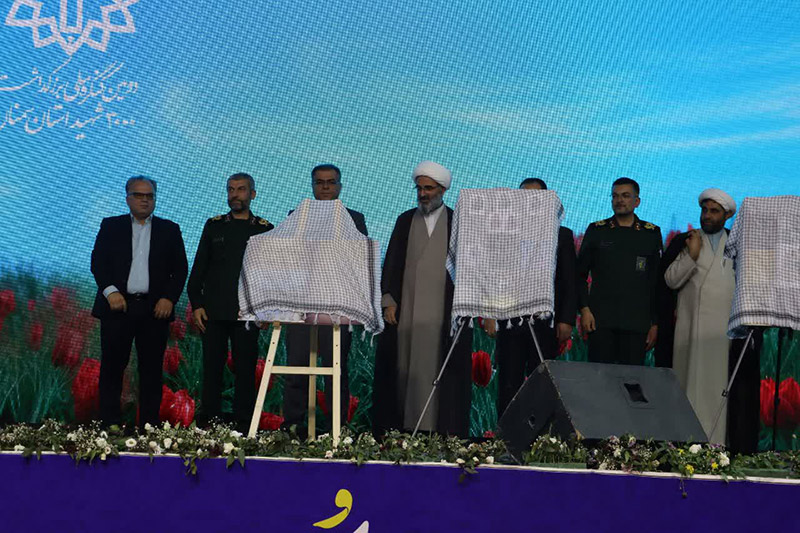 حضور سردار غلامرضا سلیمانی در شب روایت فتح با روایتگری نوجوانان و نمایشگاههای فرهنگی در فضایی معنوی و پرشور/ ایران پرچمدار صلح، آزادی و مقاومت است