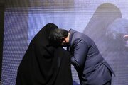 تجلیل از مادران شهدای کرمان / استاندار دست مادرش را بوسید