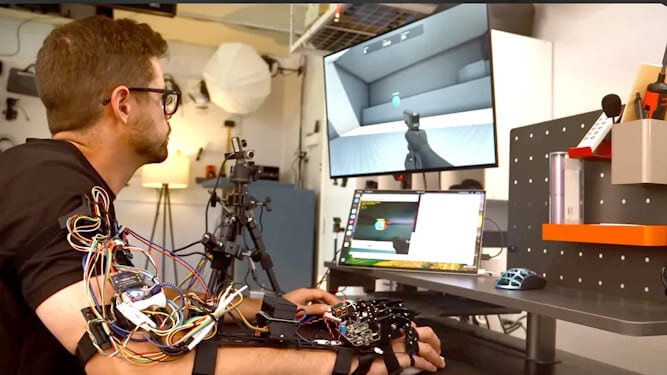 نوآوری یا تقلب سطح بالا؟ / روش عجیب یک گیمر برای افزایش دقت