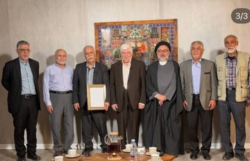 گزارشگرانی که برای گزارش جنگ جلوتر از خط مقدم رفتند/ حضور مدیران صدا و سیما در دوران جنگ در خبرآنلاین
