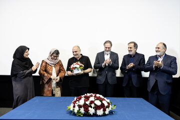 تمام همنسلان ما آرزوی یک زندگی آرام، شاد و بدون دغدغه را داشتند تمام همنسلان ما آرزوی یک زندگی آرام، شاد و بدون دغدغه را داشتند