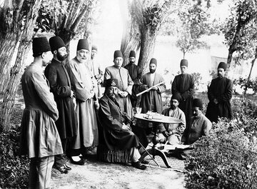 خاطرات مظفرالدین‌شاه: سرباز، توپچی و سواره عثمانی در حضور ما دفیله [رژه] رفتند
