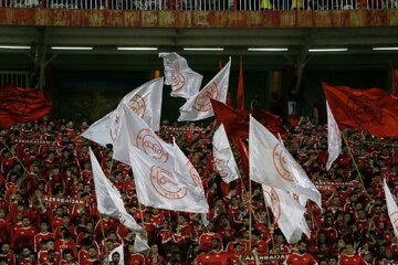 عکس| تیفوسیهای تراکتور به سبک تیمهای اروپایی عکس| تیفوسیهای تراکتور به سبک تیمهای اروپایی