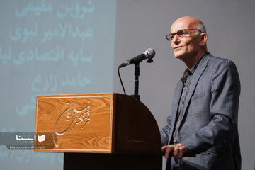 فراستخواه و «سیاست‌نامه» نانوشته ایرانیان / مقیمی: تا تنهایی کیهانی نیابیم هیچ اتفاقی نمی افتد