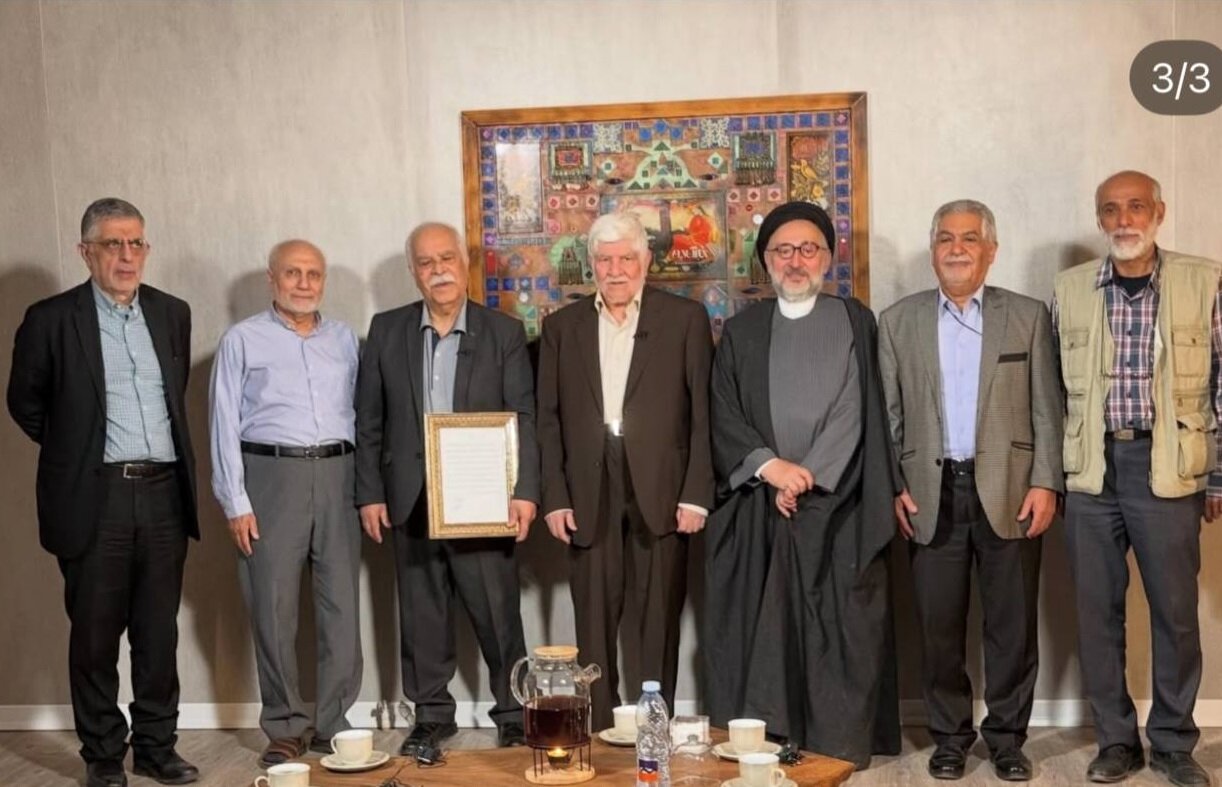 گزارشگرانی که برای گزارش جنگ جلوتر از خط مقدم رفتند/ حضور مدیران صدا و سیما در دوران جنگ در خبرآنلاین