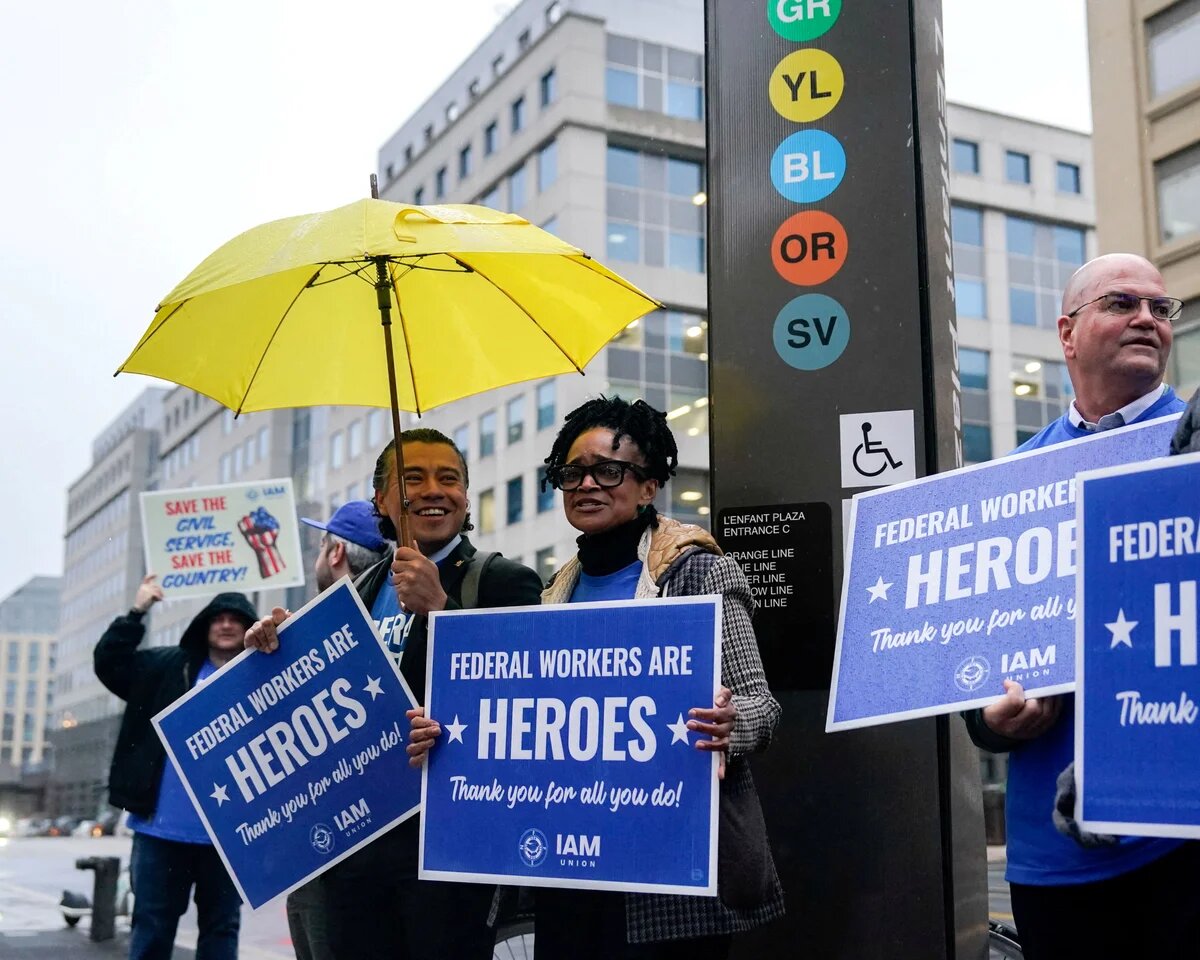 ترامپ کارمندان دولت را تهدید کرد / بزرگترین استعفا در تاریخ آمریکا رقم خورد