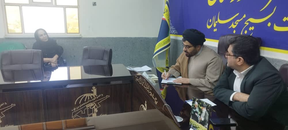 پیگیری حقوقی مسائل خانوادههای شهدا و ایثارگران در مسجدسلیمان