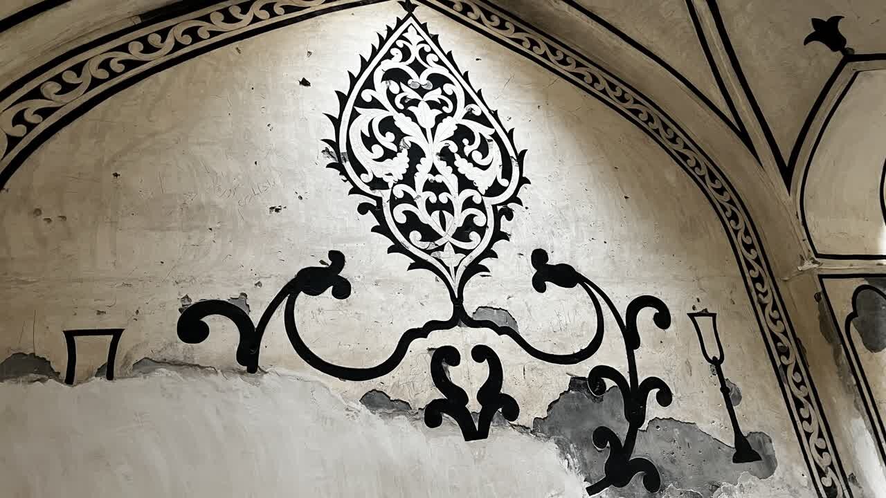 حمام قصلان در حد فاخرترین حمامهای ایران است / لزوم احیای موزه سنگ و کاوش در تپهی ۵۰۰۰ ساله