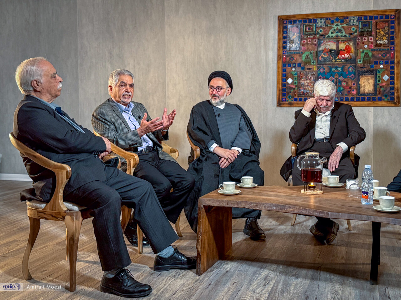 ما از آغاز انقلاب متعهد بودیم که در صداوسیما دروغ نگوییم/ «در باغ شهادتِ...» آهنگران، به معنای مخالفت با پذیرش قطعنامه بود