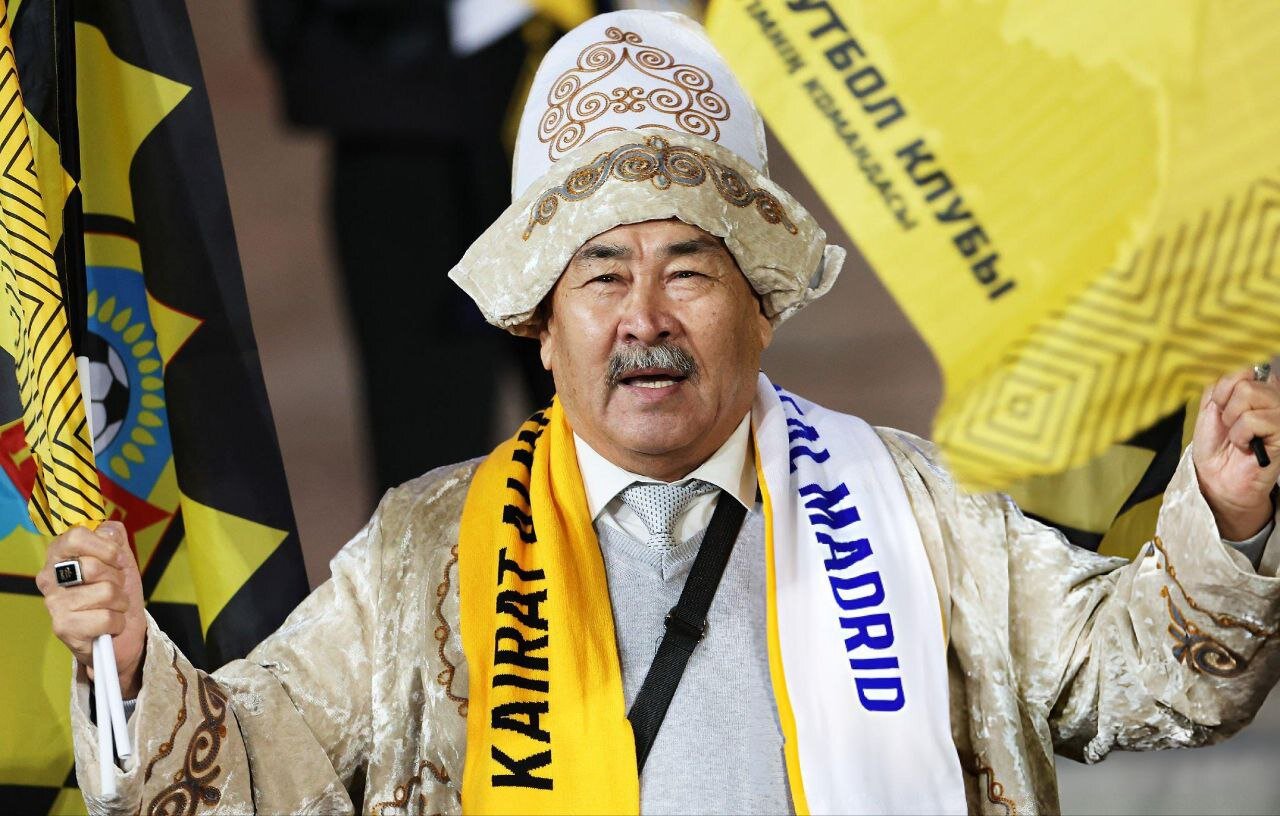 عکس| هوادار خوش لباس قزاق مقابل رئالمادرید