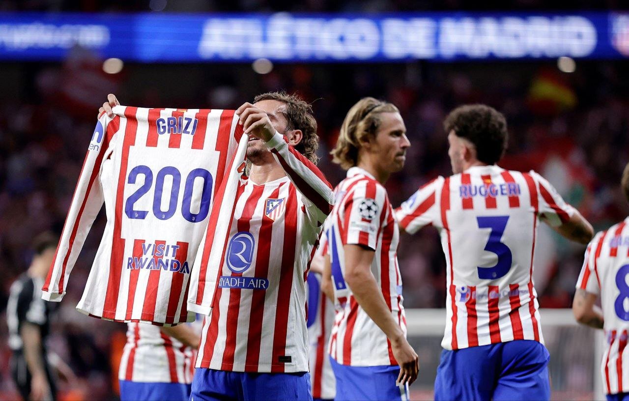 عکس| بوسه بر شماره 200