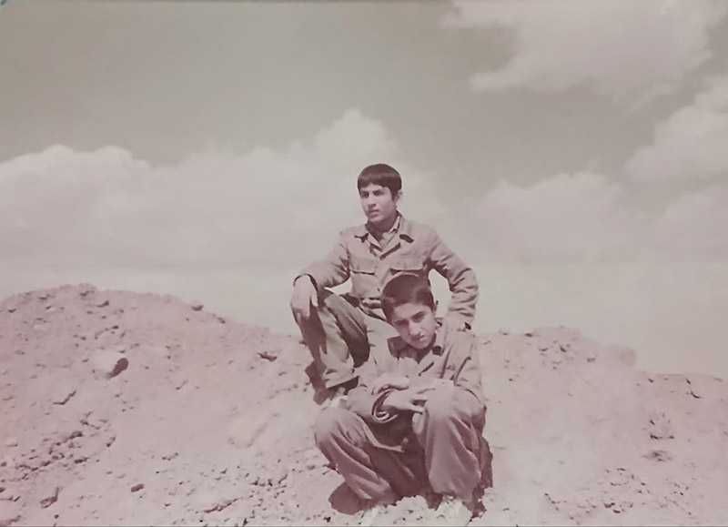 آخرش چی میشه؟ / روایتی ویژه از "فرارِ مقدس" یک رسانه نگار رزمنده! / سیر کوتاه به زیست مردی که هنوز موج دارد