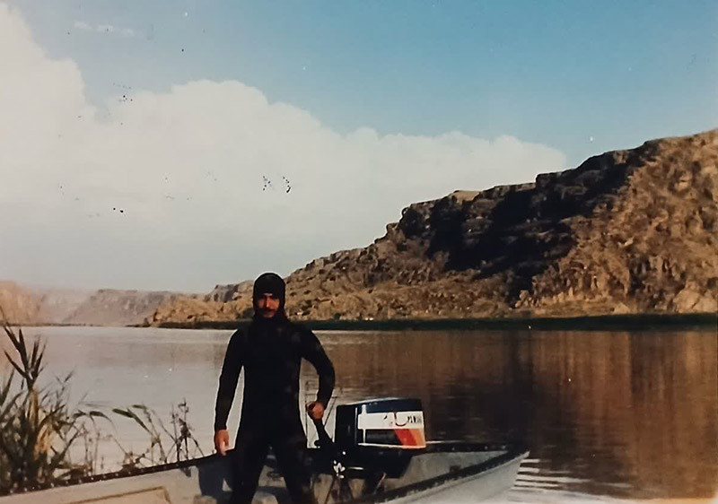 آخرش چی میشه؟ / روایتی ویژه از "فرارِ مقدس" یک رسانه نگار رزمنده! / سیر کوتاه به زیست مردی که هنوز موج دارد