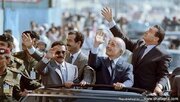 عکس/ پادشاه اردن در حال قدم زدن با صدام؛ سال ۱۳۶۹