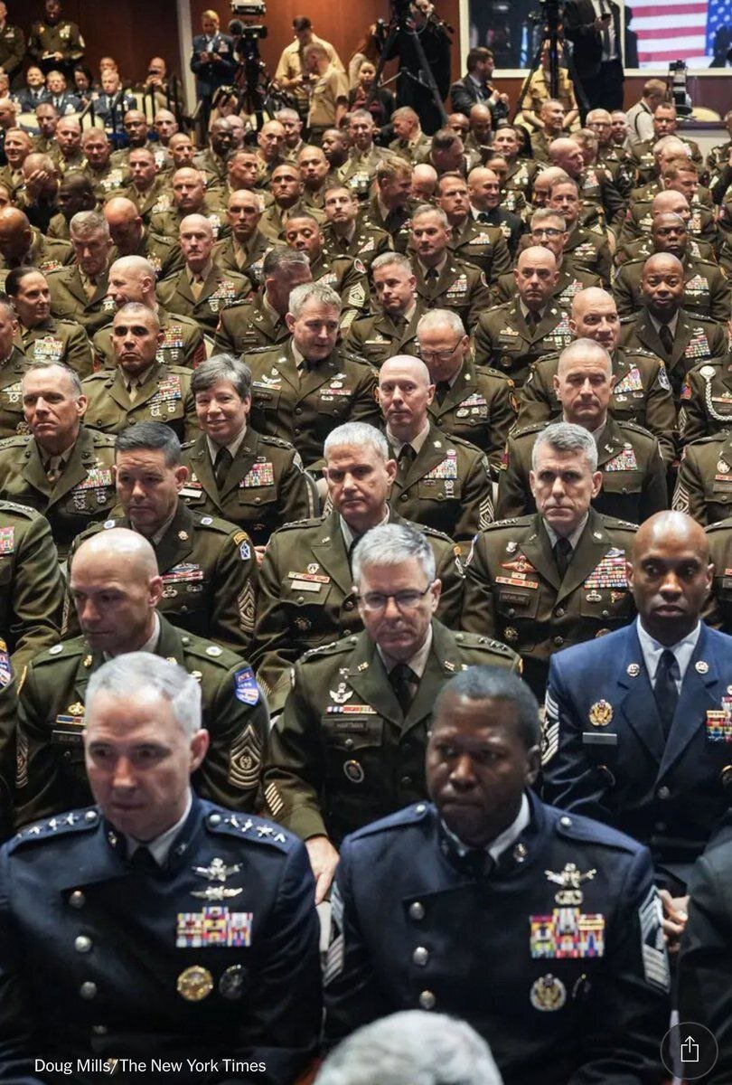 عکس | قیافه ژنرالهای ارتش آمریکا هنگم سخنرانی ترامپ