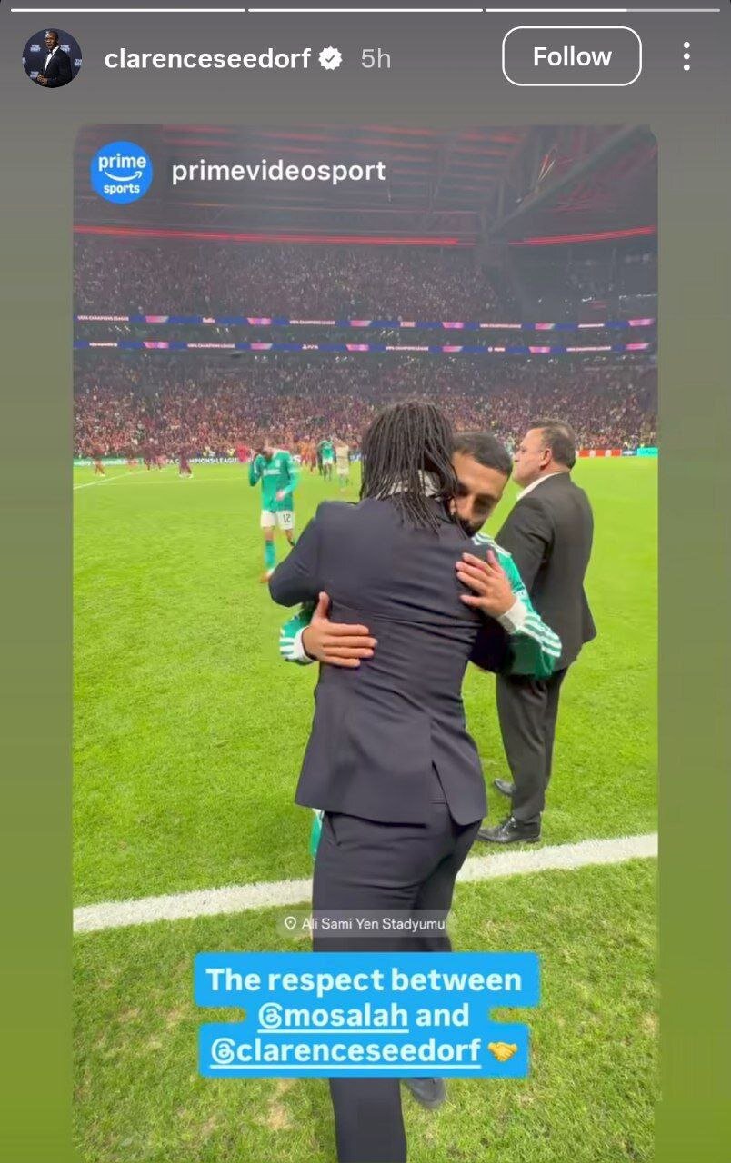 عکس| مشاور استقلال در آغوش ستاره لیورپول