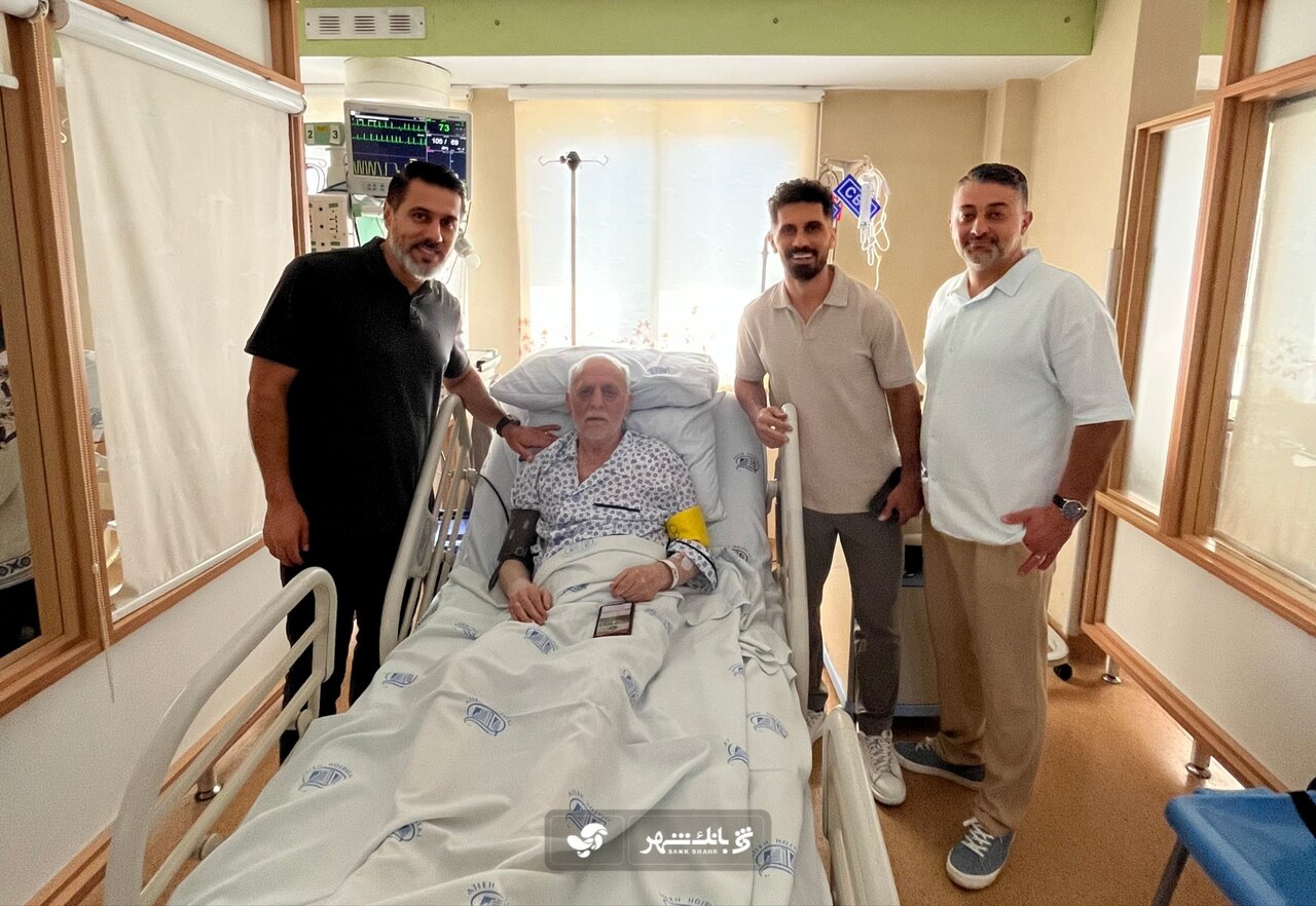 عکس| کاپیتان پرسپولیس راهی بیمارستان شد