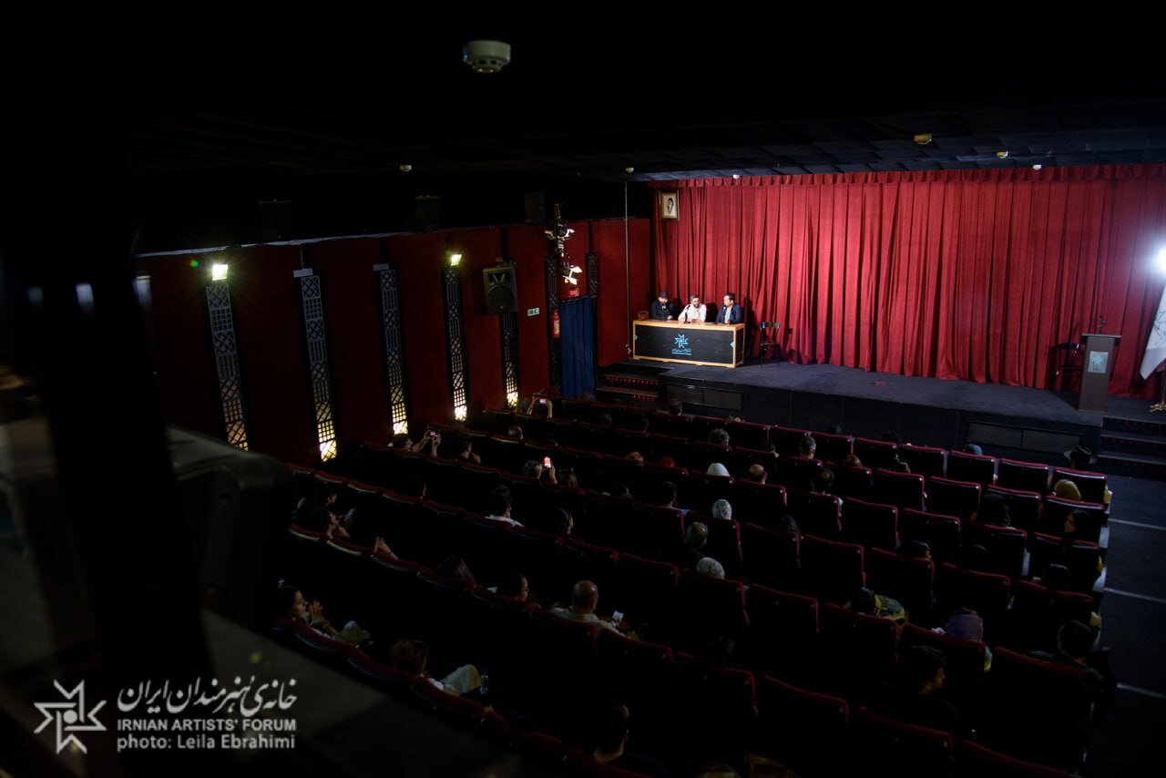 چرا در روابط عاشقانه، نهایتا زنان ضربه بیشتری میبینند؟ چرا در روابط عاشقانه، نهایتا زنان ضربه بیشتری میبینند؟