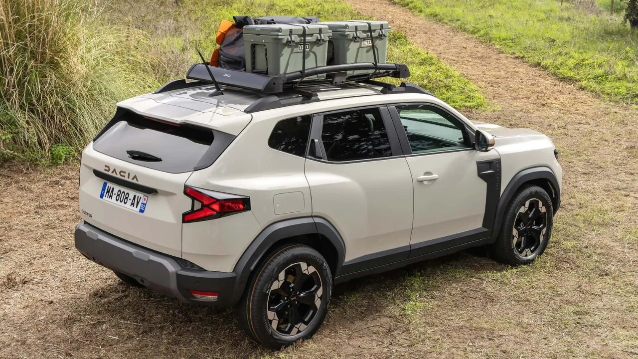 نمای سهچهارم جلو خودرو داچیا جاگر