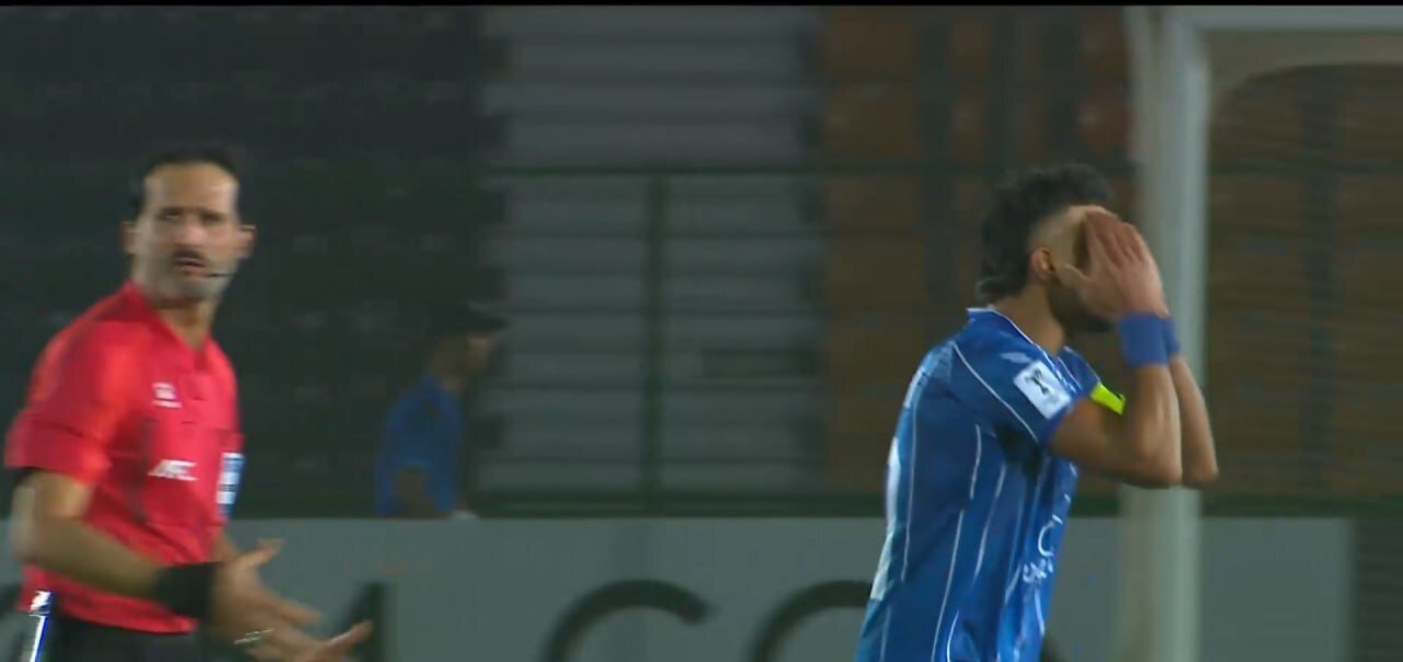 عکس| رامین رضاییان تصمیم داور را باور نکرد