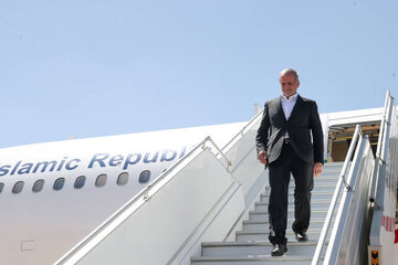 پزشکیان و قالیباف به سفر رفتند/ تصویر قالیباف در زیارت حرم حضرت معصومه (س) پزشکیان و قالیباف به سفر رفتند/ تصویر قالیباف در زیارت حرم حضرت معصومه (س)