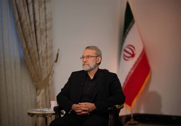 روایت علی لاریجانی از دلایل عدم حضور ایران در شرم الشیخ / ترامپ هم کاسب است و عرب ها را پول می بیند