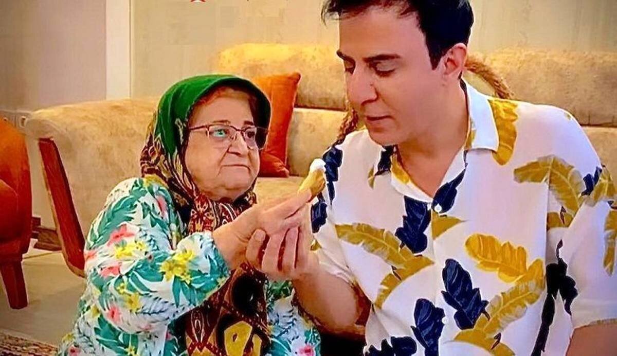 عمو پورنگ، الگوی مهربان بودن با مادر کهنسال شد