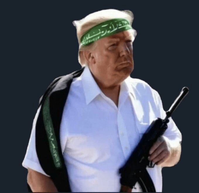 عکس | اسرائیلیها ترامپ را با سربند سبز حماس تمسخر کردند / رسانههای عبری: میزها به ضرر ما تغییر کردهاند / آمریکا به اسرائیل خیانت کرد