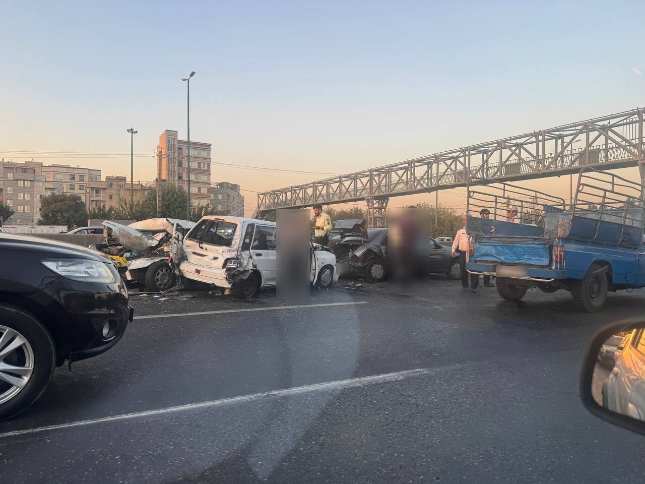 تصادف شدید در اتوبان آزادگان؛ ترافیک سنگین در مسیر غرب به شرق/ عکس