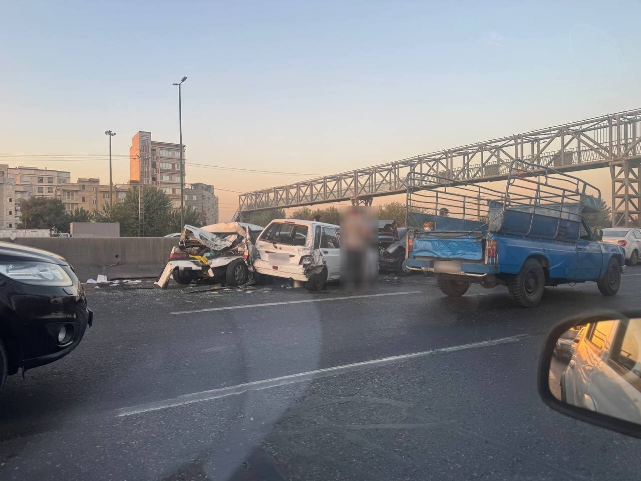 تصادف شدید در اتوبان آزادگان؛ ترافیک سنگین در مسیر غرب به شرق/ عکس