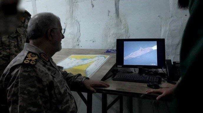 عکس | رصد ناو هواپیمابر آمریکایی توسط پهپاد سپاه و نظارت سردار پاکپور فرمانده سپاه