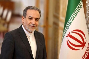 کُری‌خوانی وزیر امورخارجه برای استقلالی‌ها