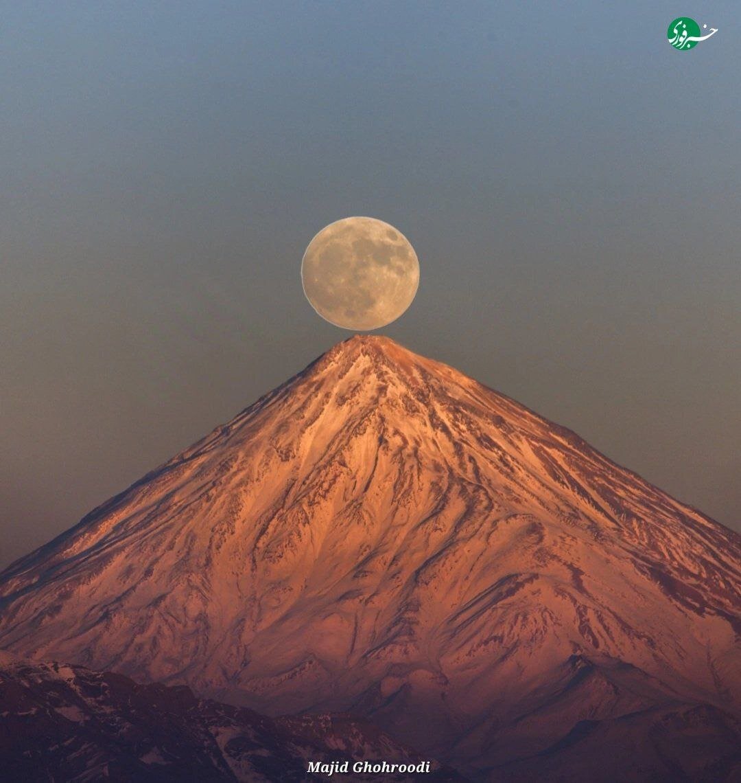 عکس | تصویری جذاب از همنشینی ماه کامل و دماوند