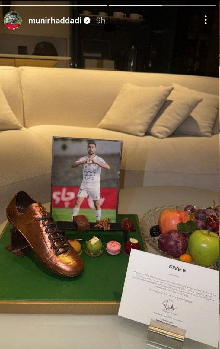 عکس| هدیه ویژه به گلزن استقلال