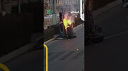 ببینید | وحشت وسط خیابان؛ تصادف هولناک خودروی شاسی بلند / آتش‌سوزی و حبس شدن راننده!