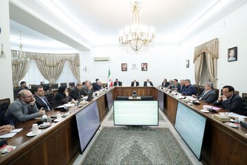 تاکید عارف بر اهمیت و ضرورت جلوگیری از برداشت‌های غیرمجاز آب / حل مساله آب نیازمند اقدامات ملی است