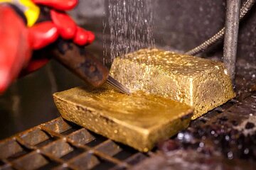بالاخره قیمت طلا در بازارهای جهانی ترمز کرد