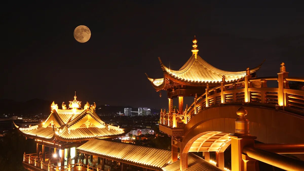 بزرگتر، درخشانتر، تماشاییتر: اولین ابرماه سال ۲۰۲۵ آسمانها را در نوردید!