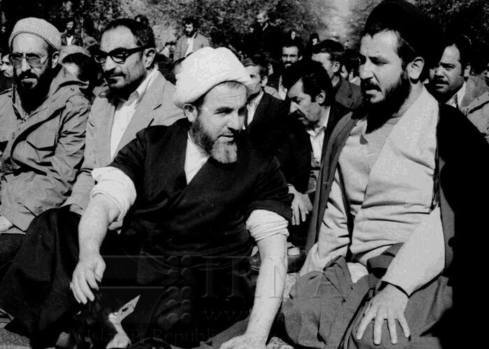 معمای مرد مرموز؛ مرشد انقلابی یا باجگیر سلطنتطلب؟